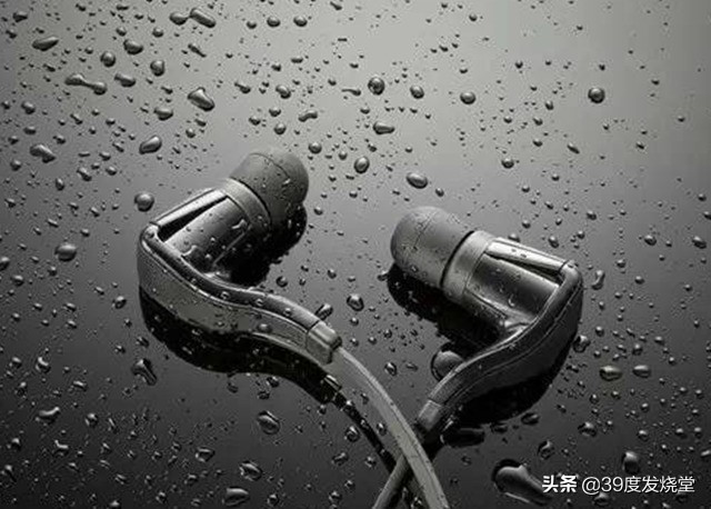 蓝牙耳机掉进水里但是耳机没进水,普通带线耳机掉水里了还能用吗