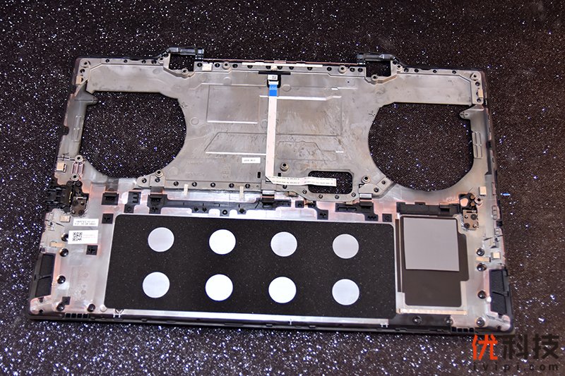 荣耀猎人v700风谷式散热,荣耀猎人游戏本v700i5款测评