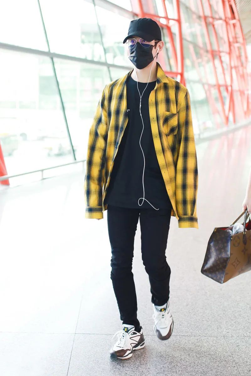 李治廷发型怎么弄,李治廷穿牛仔裤