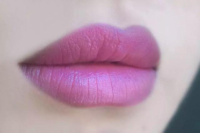 什么色号口红可以叠涂,不同色号口红可以叠涂吗