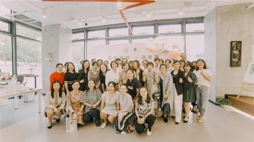 百年凝粹一滴精华日本护肤品牌PUREHANA正式入驻观品壹宁