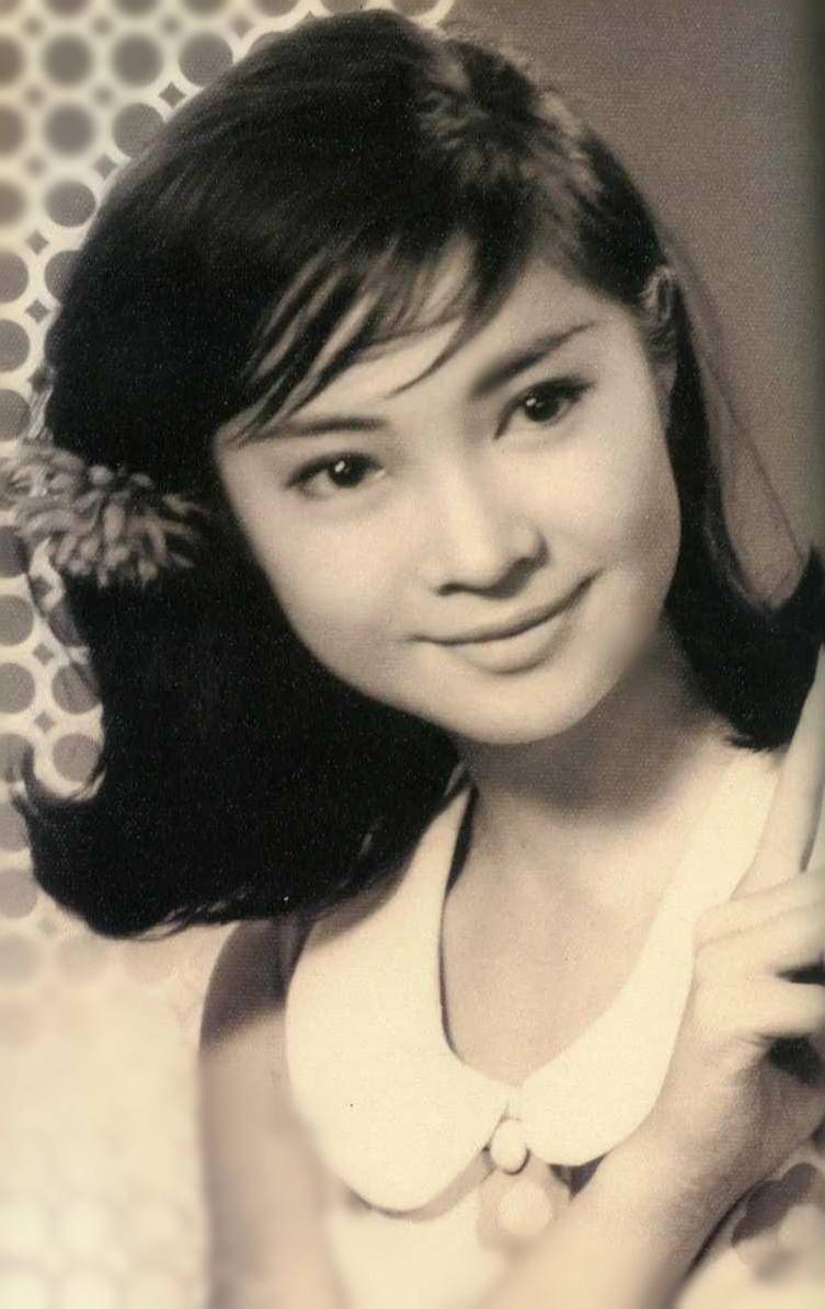 73岁影后萧芳芳:4段感情9种特长,周星驰李连杰都曾崇拜她