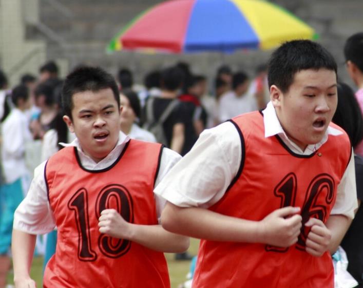 体育老师跑步姿势,学生最省力的跑步方法