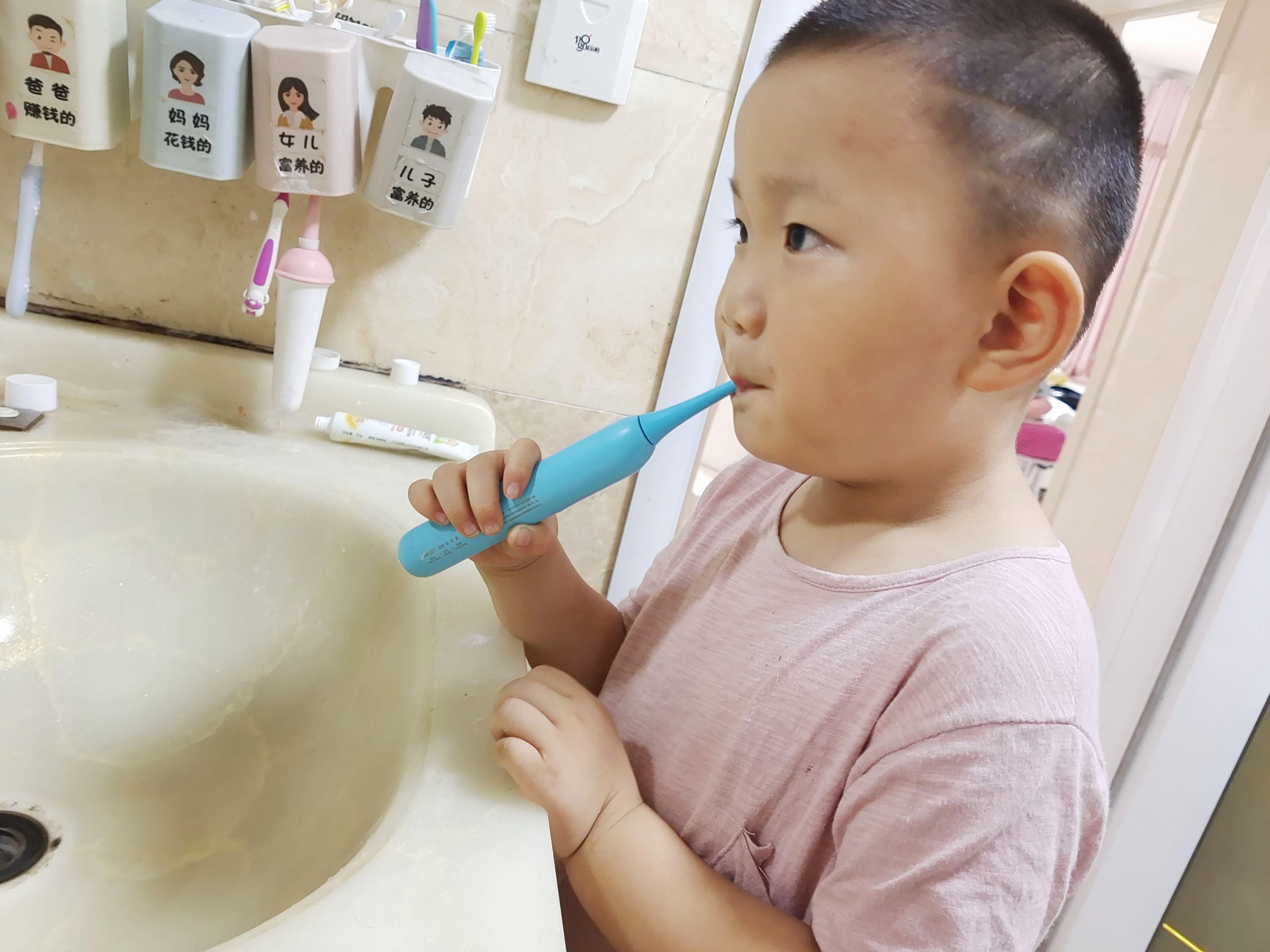 从兴趣上吸引孩子,这2款儿童电动牙刷能让孩子养成爱刷牙好习惯