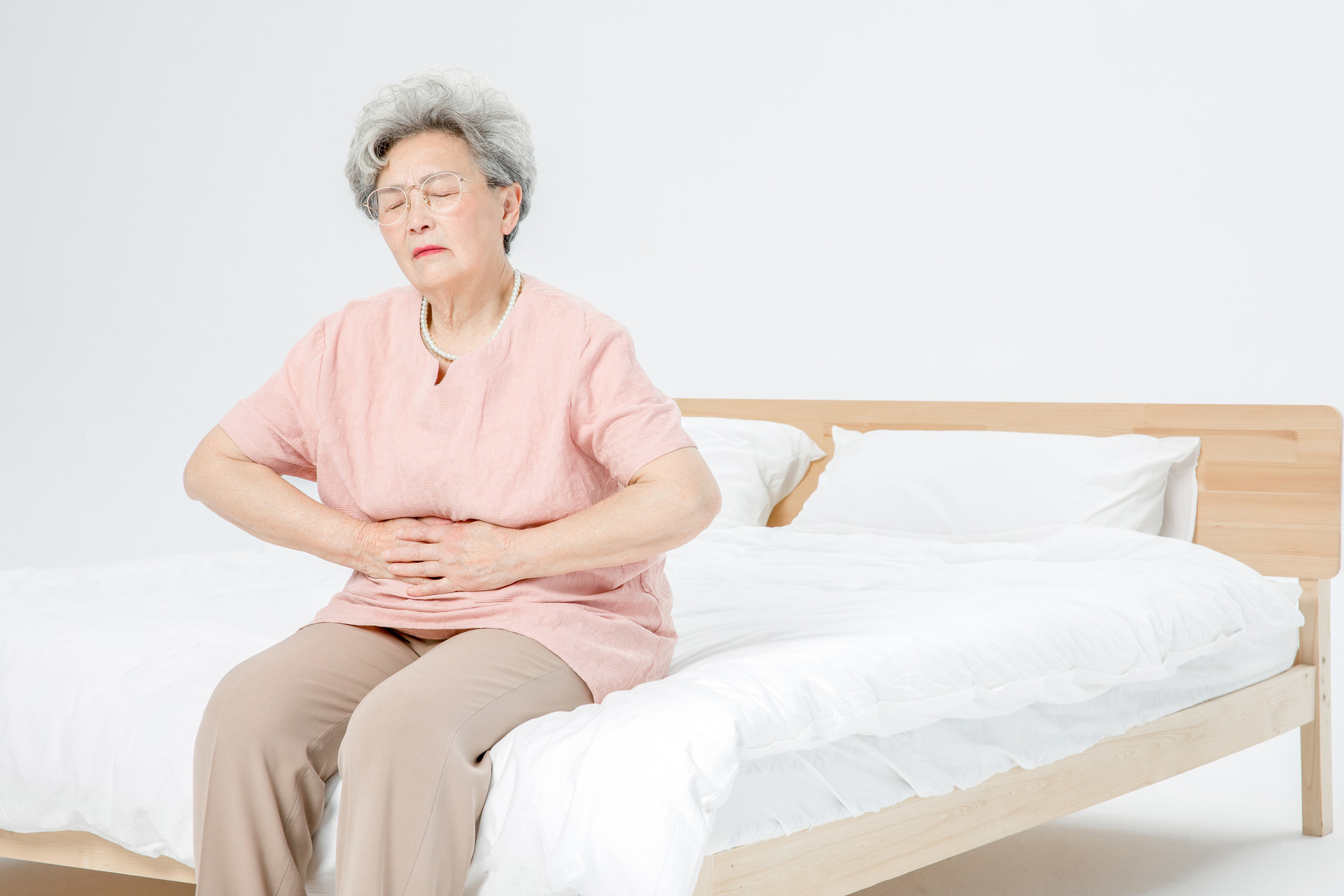 吃了过期药有多大危害动画解释,吃过期1年的药会怎么样