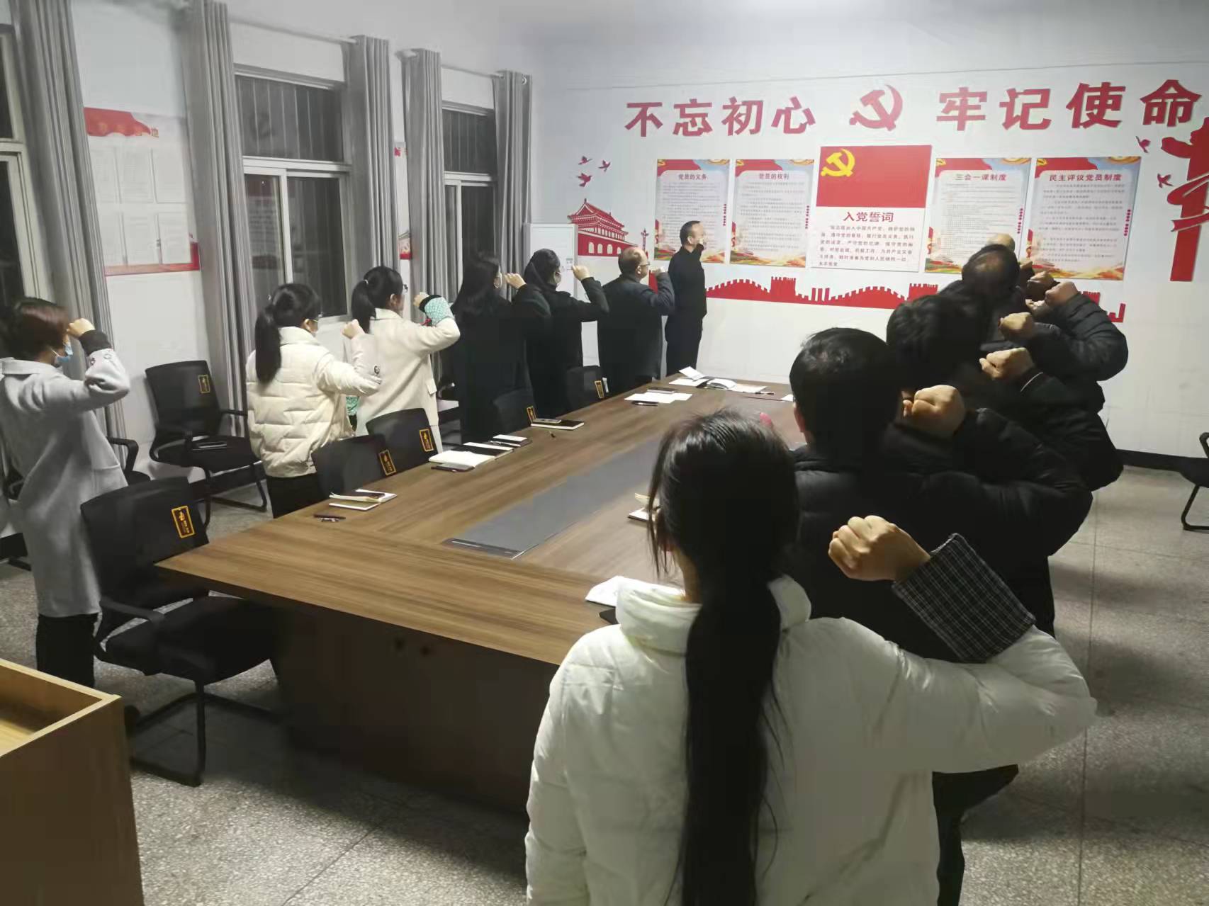 「梅岩*党**建」焦作市第二十五中学支部委员会11月份主题*党**日