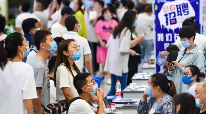 「12.2新闻速递」浸大学生会会长方仲贤被捕；《我和僵尸有个约会》重启；澳门11月*彩博**收入下挫七成