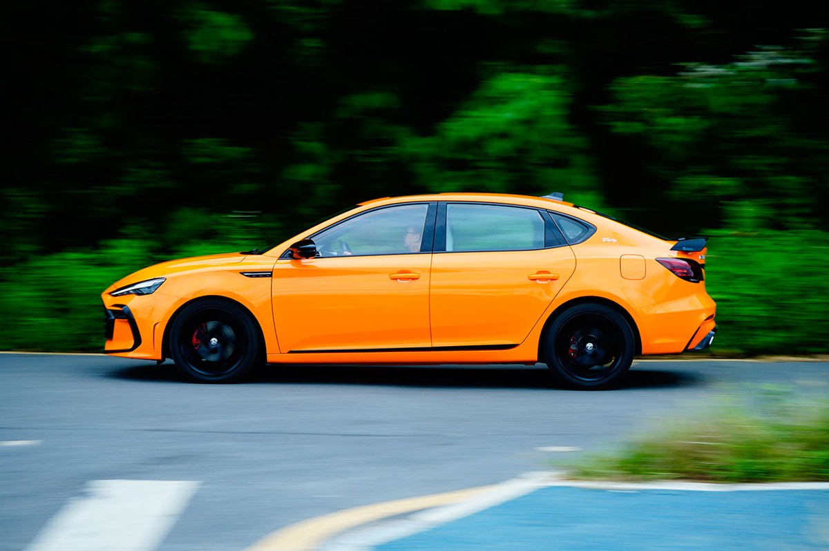 赛车尾翼高能,赛车霸气尾翼