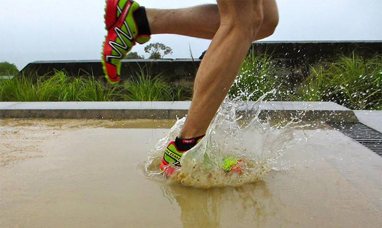 下雨跑步怎么穿,跑步防水的技巧
