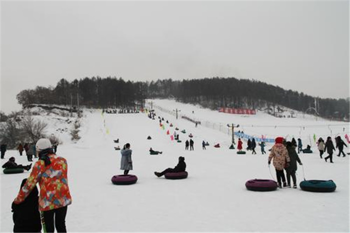 四平叶赫皇家山滑雪滑草场,四平皇家山滑雪场