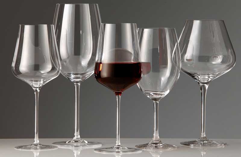 葡萄酒酒杯的正确拿法,喝葡萄酒用什么杯子最漂亮