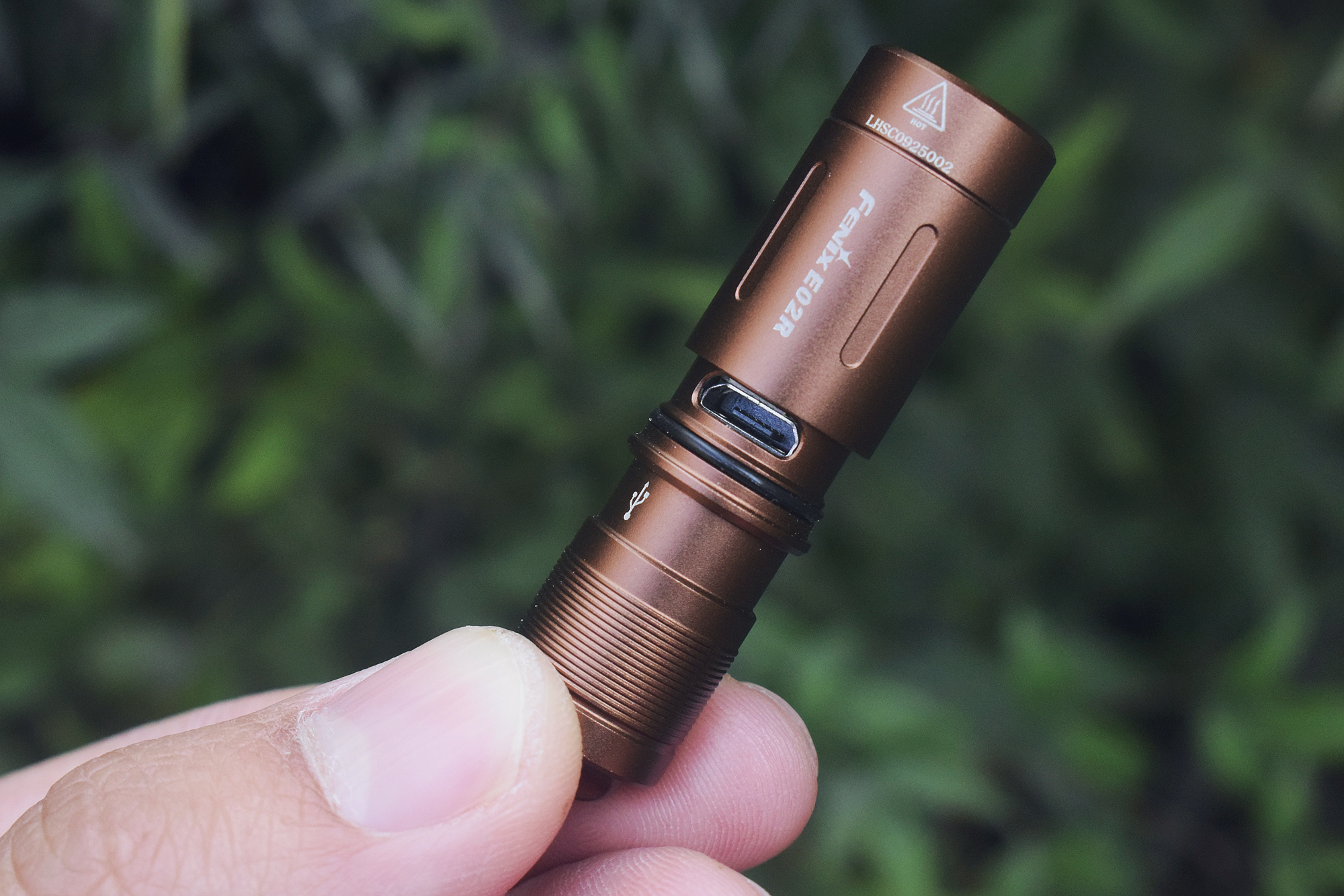 随身应急兼顾把玩——菲尼克斯E02R钥匙扣迷你手电赏评