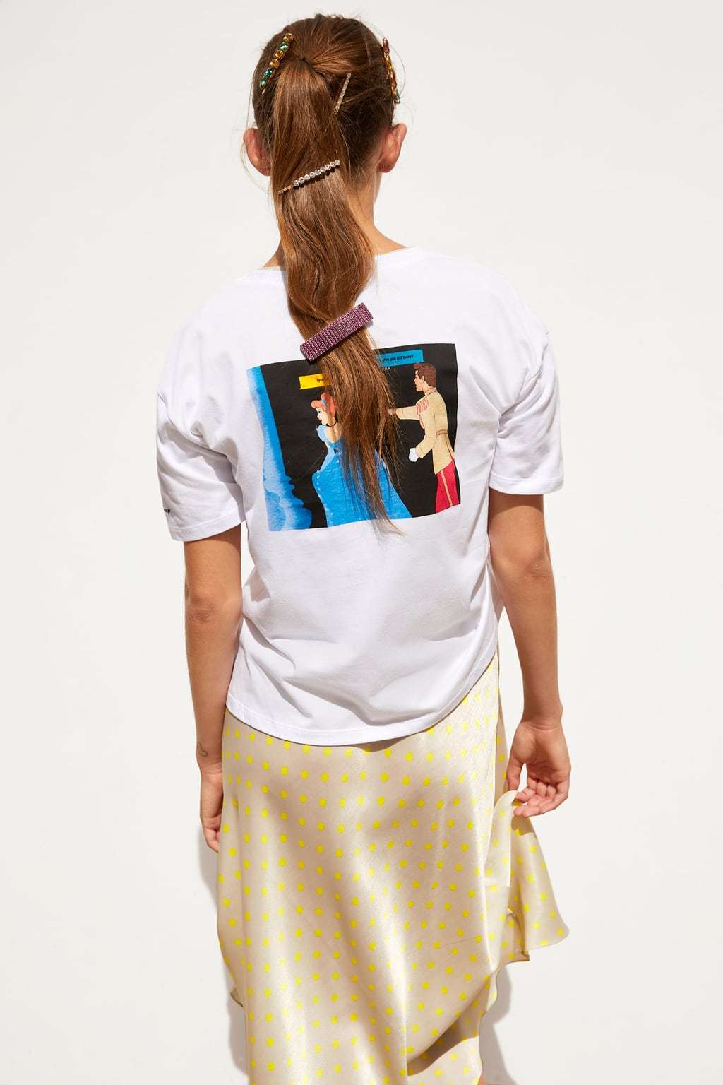 优衣库与kaws联名t恤 (优衣库kaws联名t恤图片)