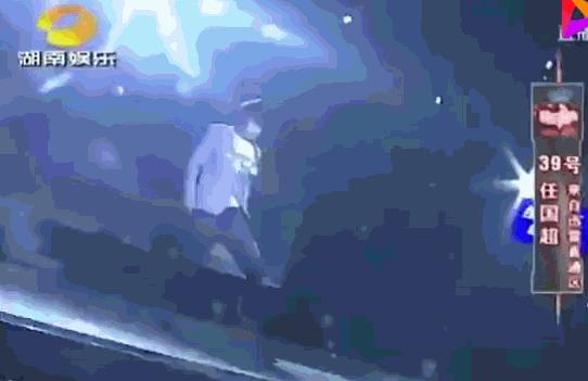 任嘉伦当评委时跳林俊杰的歌,任嘉伦评委舞者暖心