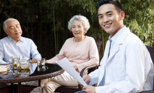 老人对孩子溺爱怎么处理,老人对孩子的溺爱令人发指