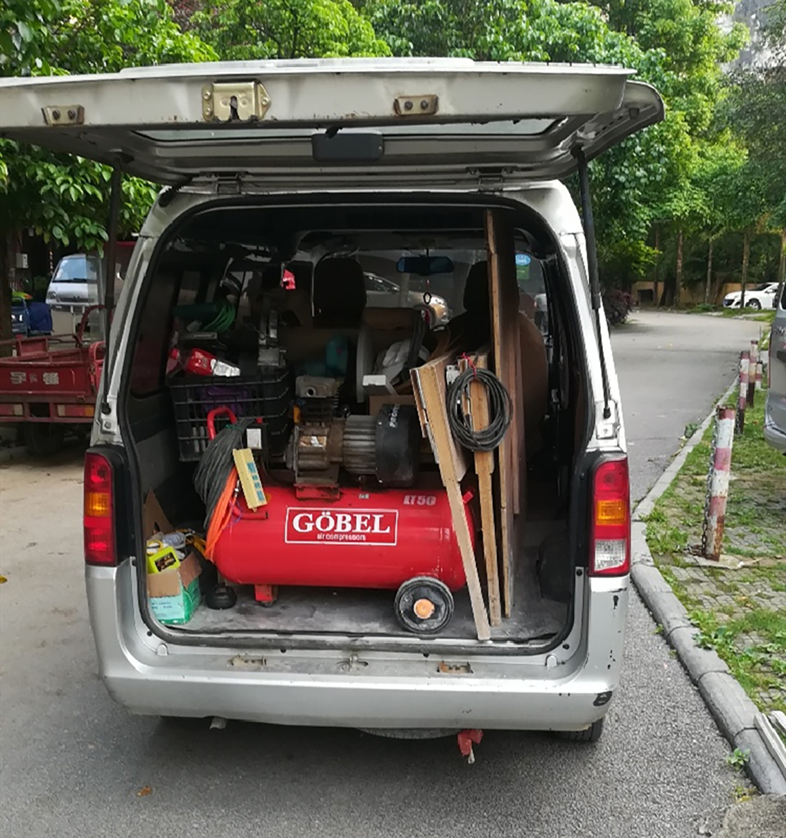 广西南宁小伙开五菱面包车走318,广西小伙开五菱宏光上路