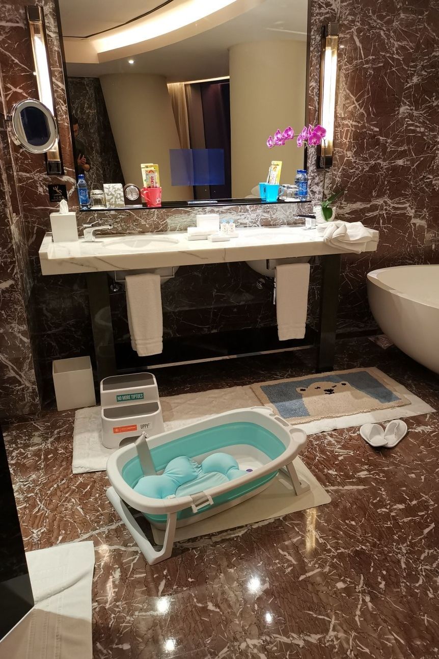 骞垮窞鍥涘閰掑簵浜戠,骞垮窞浜戠鍥涘閰掑簵