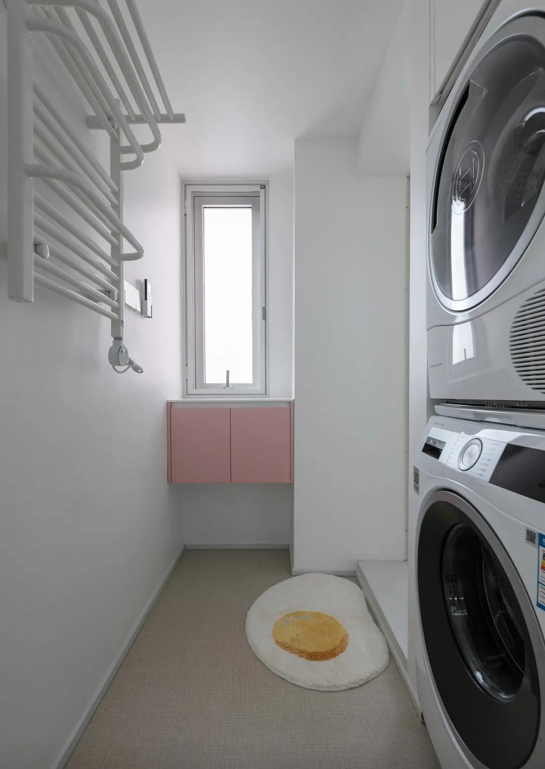 100平现代简约阳台装修风格,125平带阳台简约温馨装修风格