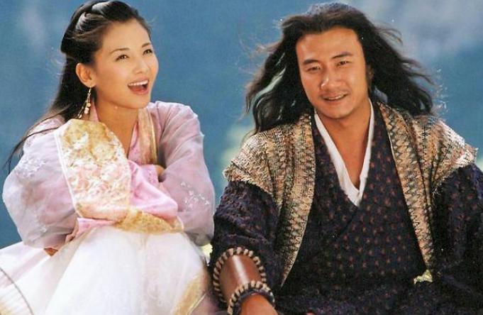 萧峰施展少林武功,天龙八部萧峰三兄弟谁武功最厉害