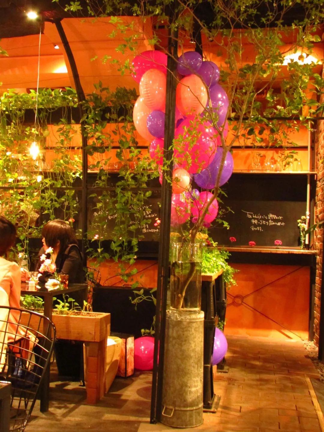 开在茶铺里的花店,开在花店里的咖啡店