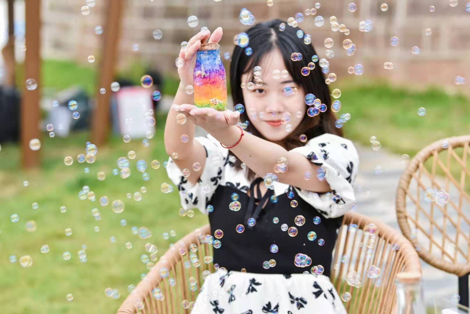 爱撒狗粮的男孩,更爱车还是更爱女友?