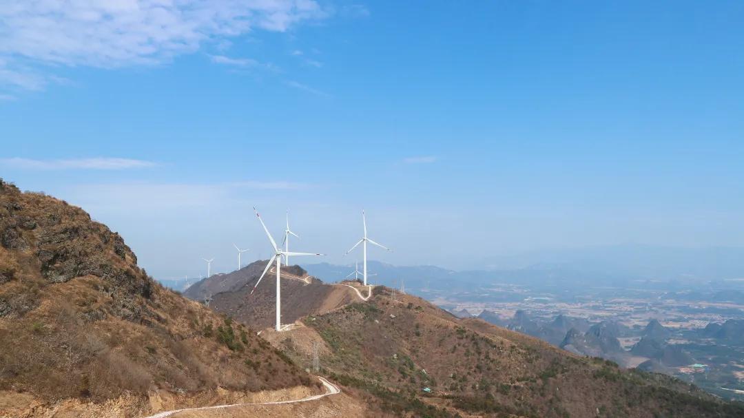 太美了拍照圣地,大钟山东岭大风车打卡