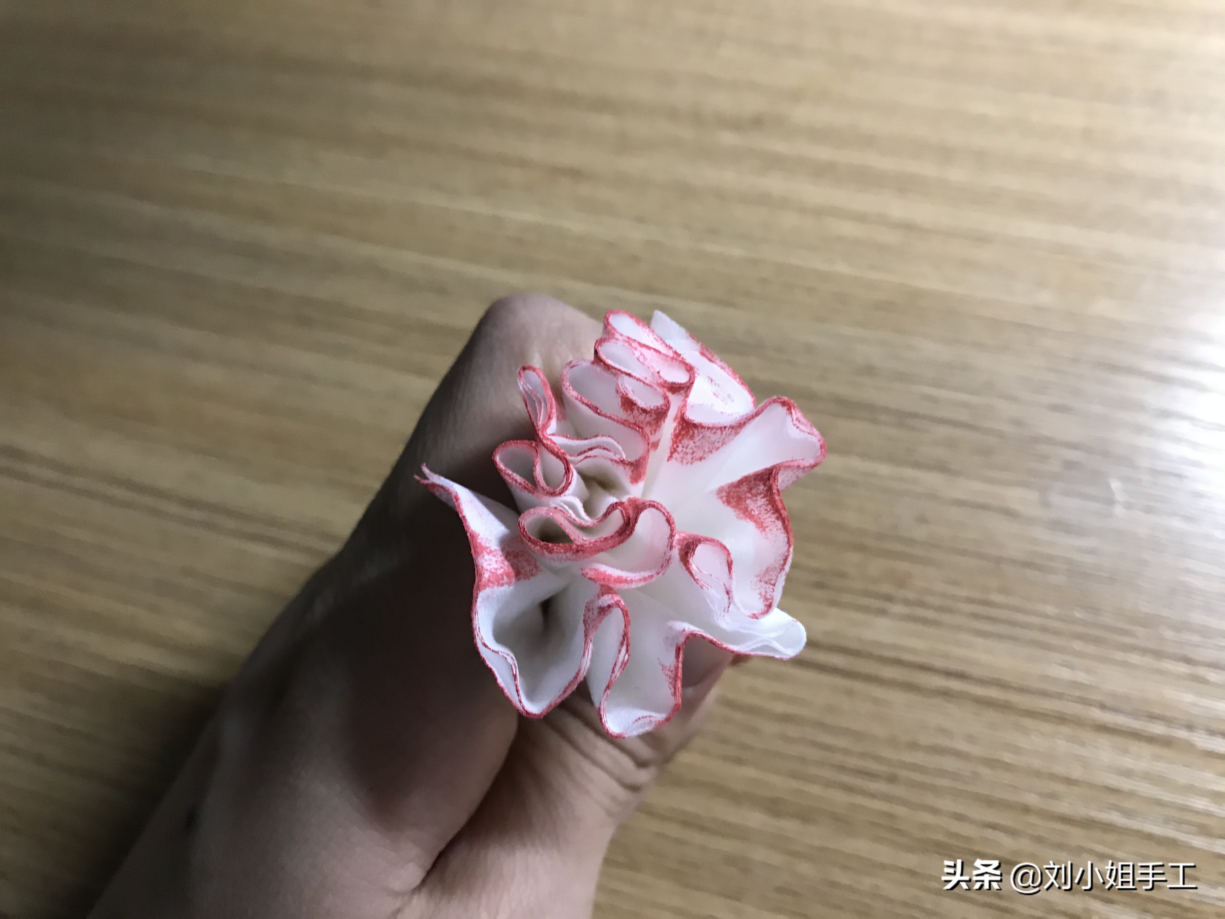 创意花朵手工DIY，用纸巾做出漂亮的花朵，超简单