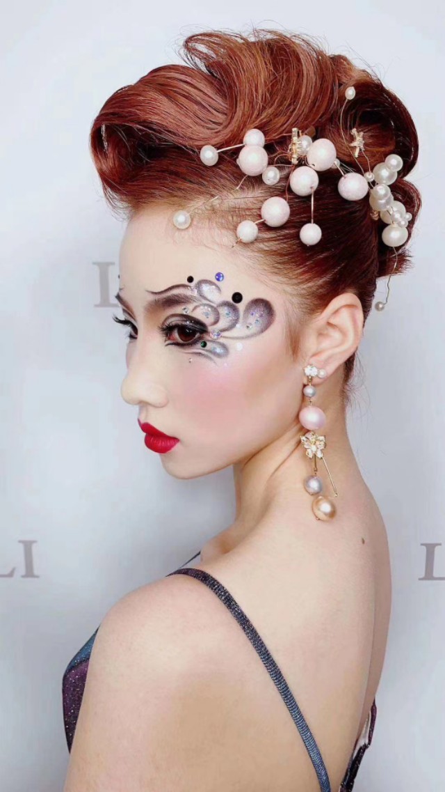 附近化妆培训的学校,化妆学校培训化妆品