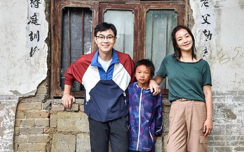 我把《屌丝男士》再刷了一遍，却再也笑不出声来