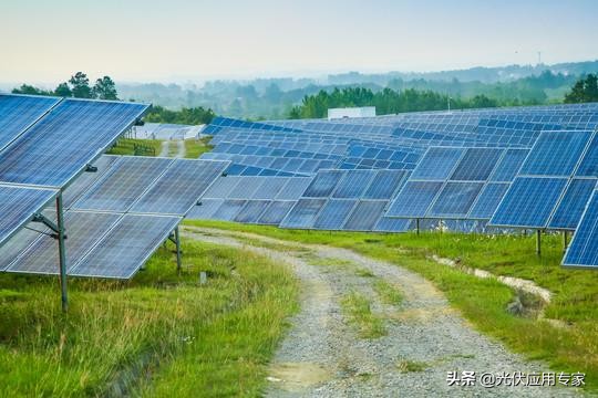 屋顶安装太阳能板的好坏,怎么辨别太阳能板是多少瓦