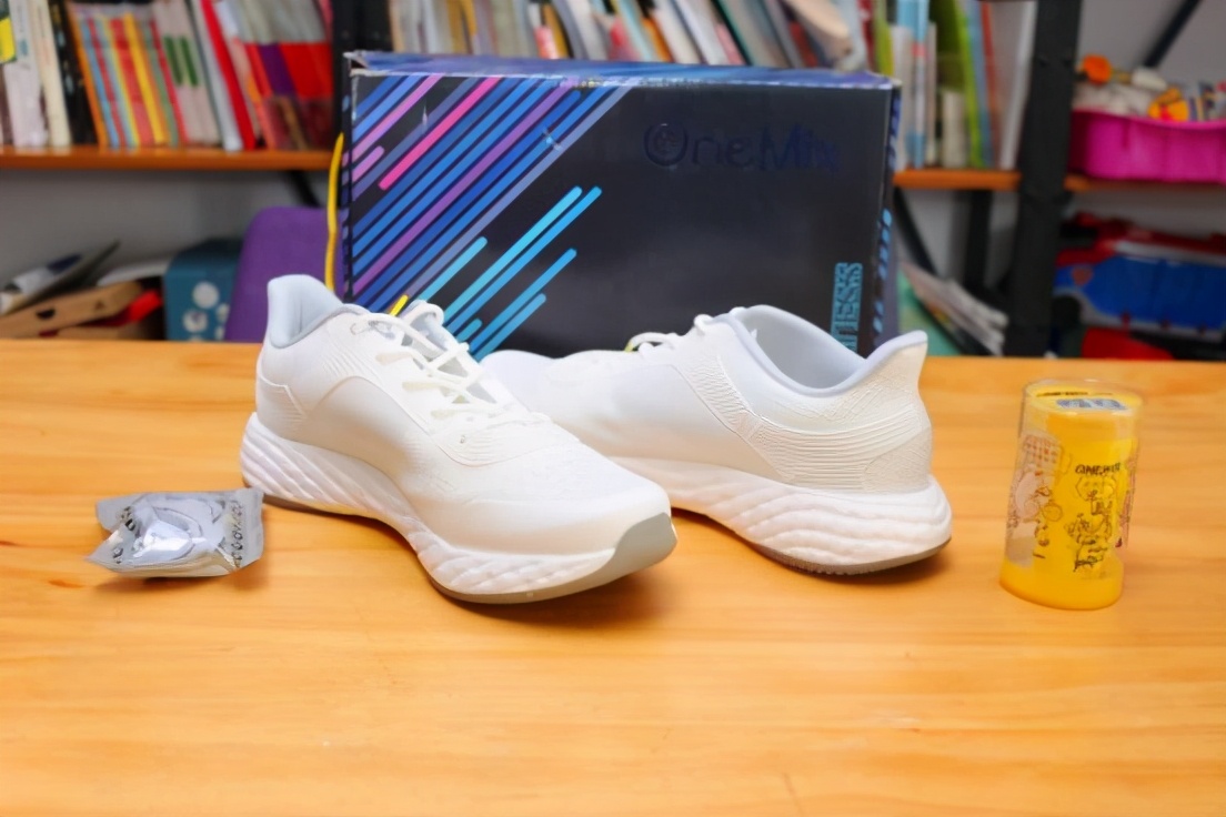 走路轻软跑步双弹颜值时尚，OneMix逍遥游休闲跑鞋实测