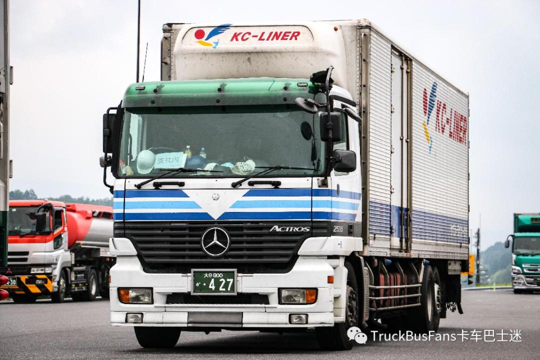 日本高速公路服务区随拍!卡车居然都这么帅