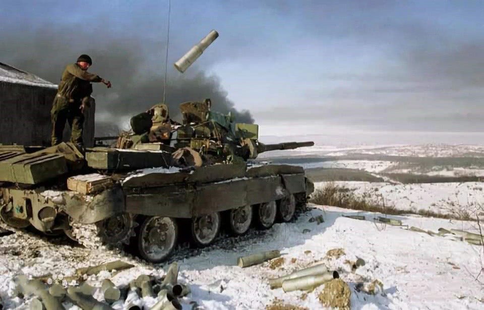 坦克兵如何大小便，史上第一款有专门厕所的坦克出现，解决大问题