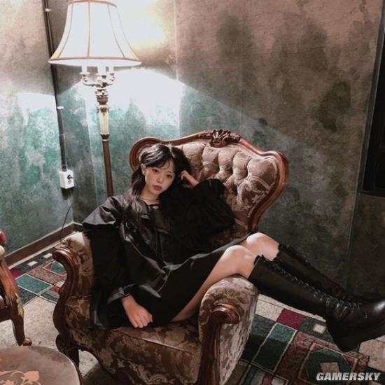 坏坏的动作惹人怜爱韩国美女游戏up主godlita