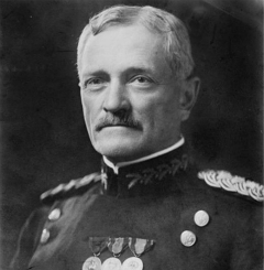 军衔堪比“六星上将”，还是一众五星上将的领路人