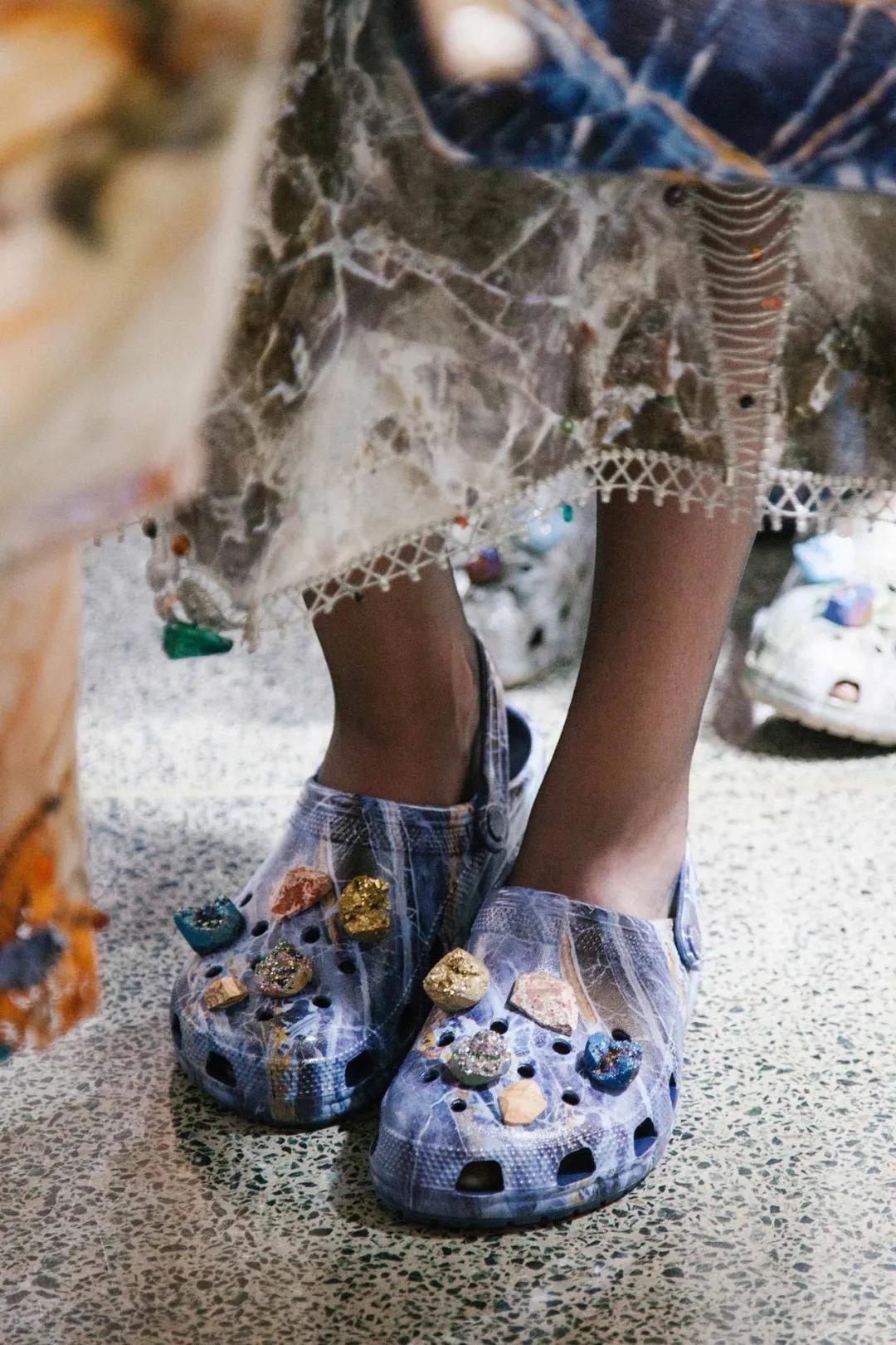 洞洞鞋zara,丑到洞洞鞋