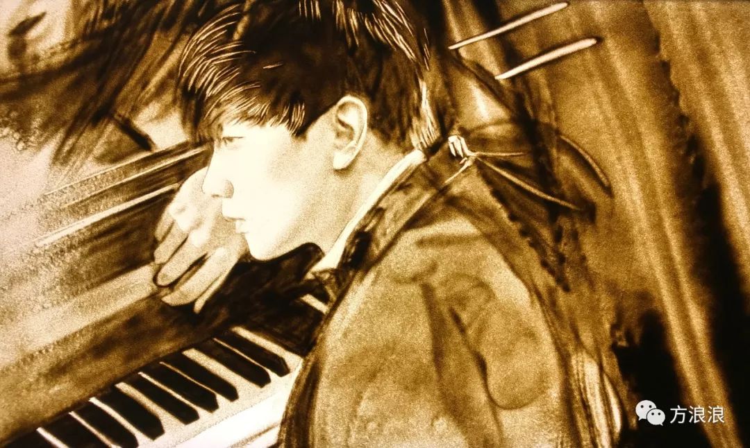 90后小伙手掌画画惊艳众人,神仙手男