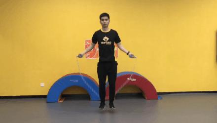 玩胜少儿体能训练,竞技一分钟跳绳技巧教学