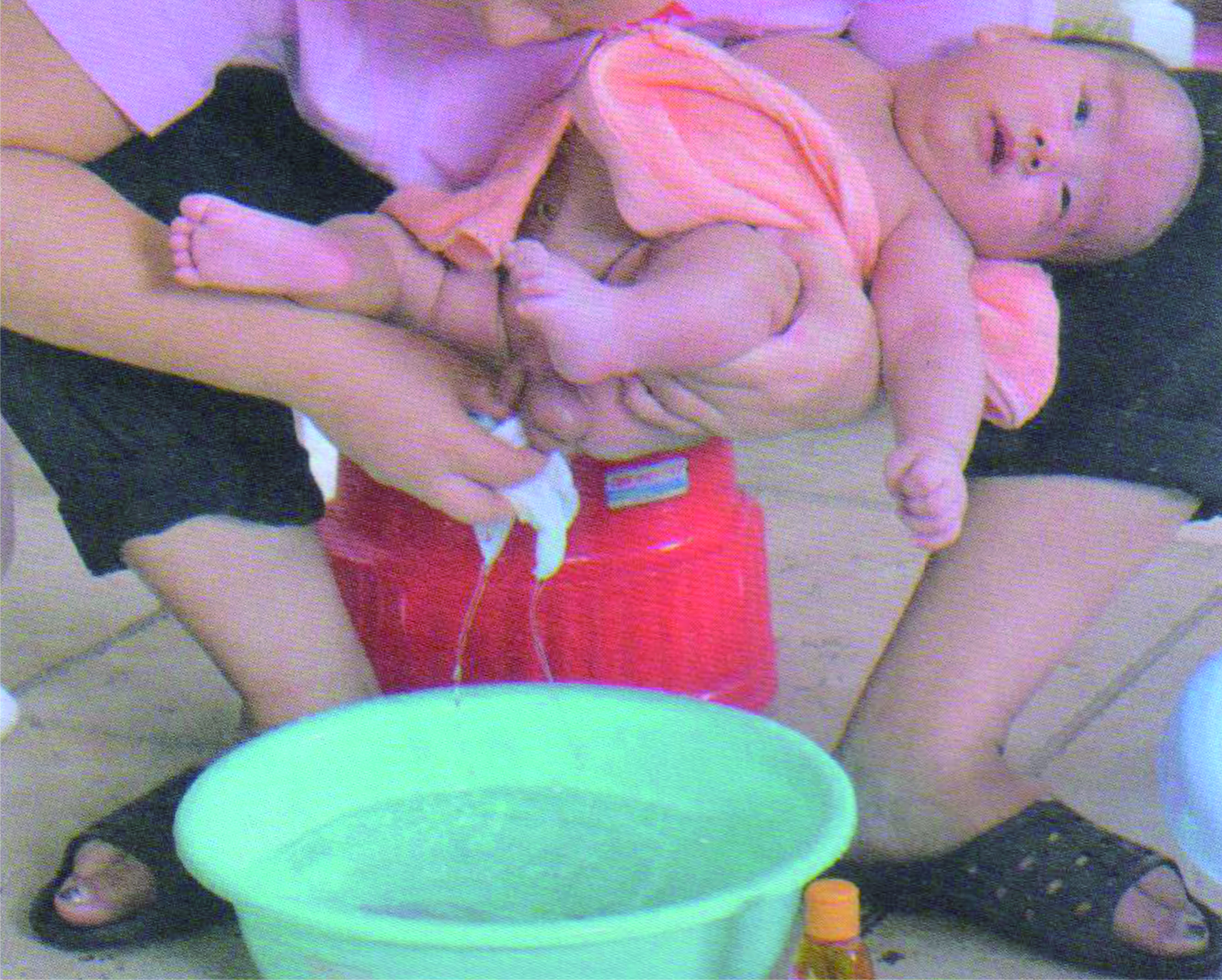 婴儿大小便清洁遵循什么原则,新生儿大小便护理及清洁