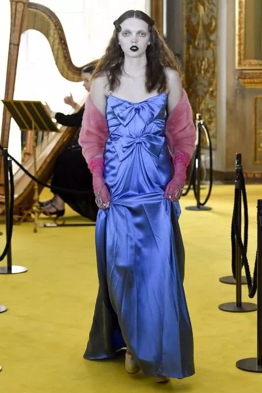 如果你曾被调侃长得像外星人，恭喜你，进军时尚圈的机会来了！