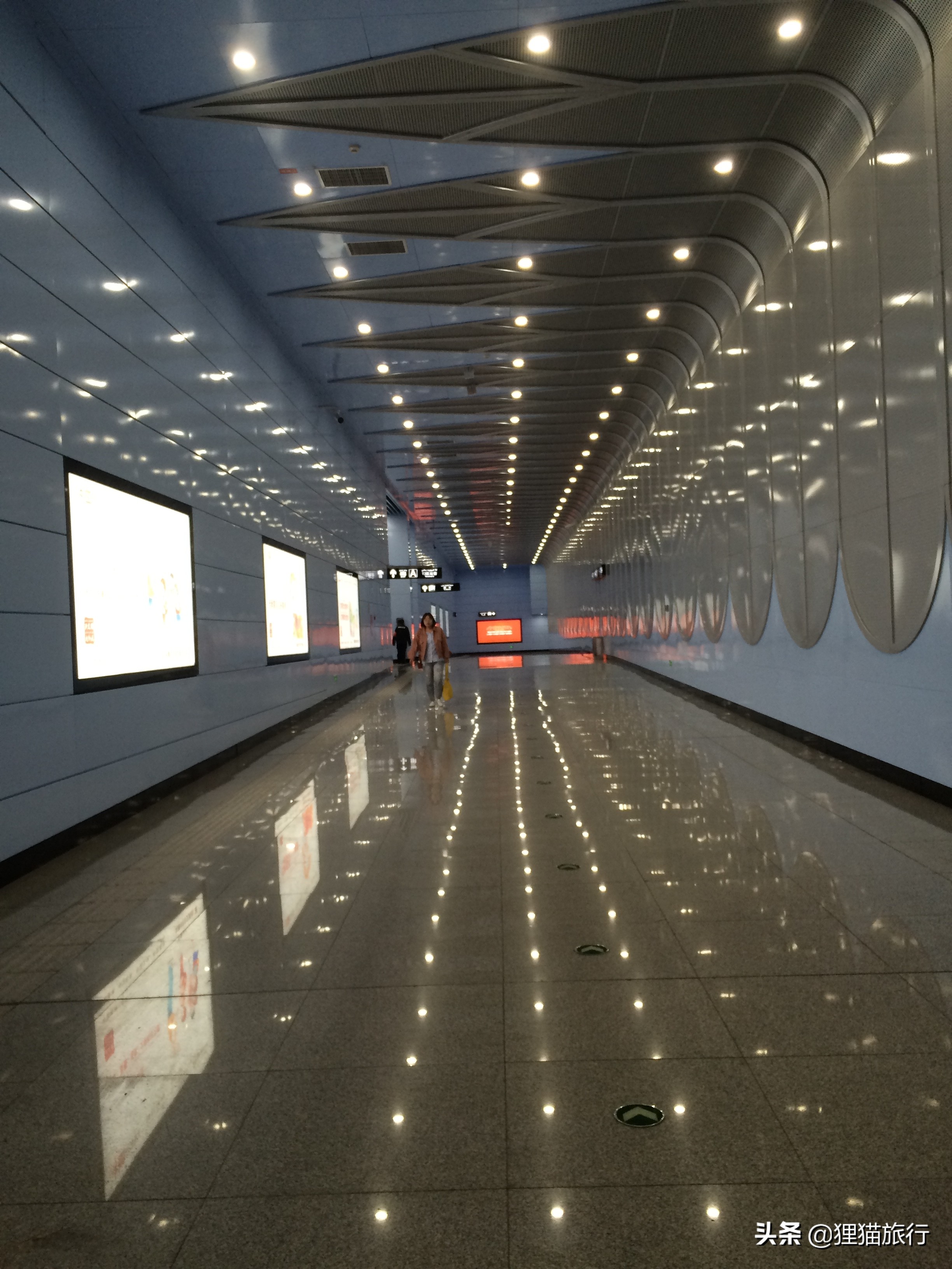 中国最西边的地铁，乌鲁木齐地铁高端大气上档次，就是人不多