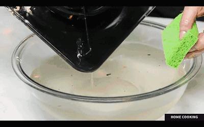 油烟机上油污特重怎么处理,怎样使用白酒精清洗油烟机