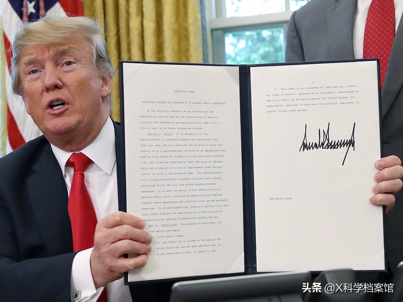 美国总统为啥要放10支钢笔,美国总统签字用多少笔