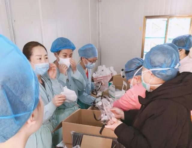 90后经典歌曲,90后行长静姐创业的直播间