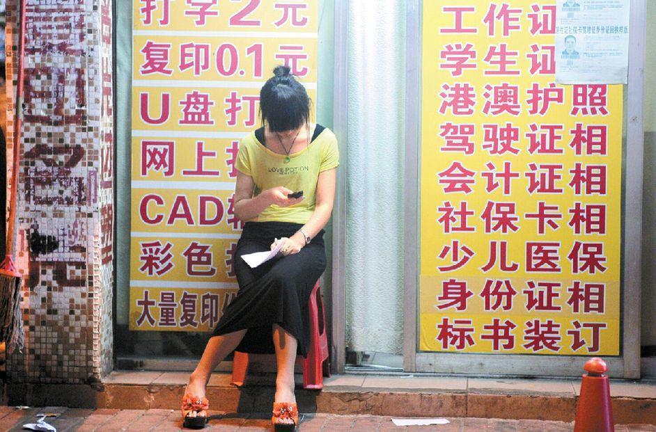 27岁没车没房工资只够养活自己,27岁无房无车无存款的出路在哪里