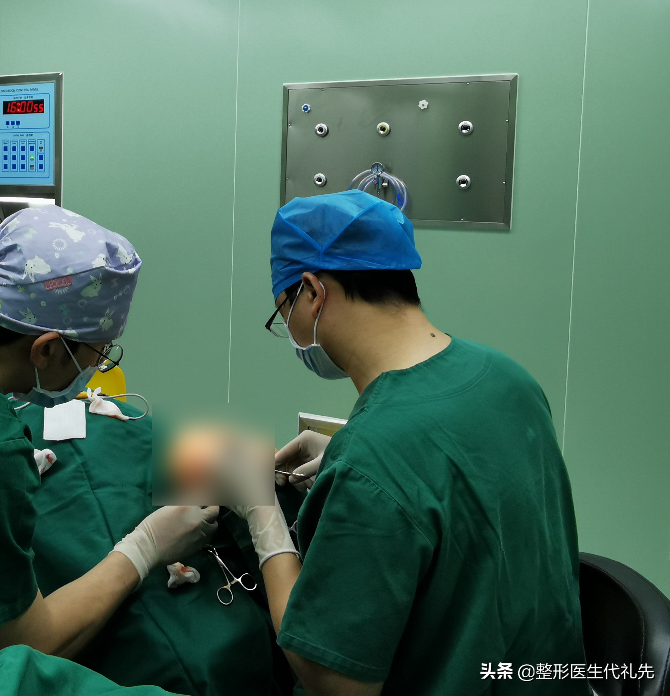 聊一聊35岁外切祛眼袋案例，为什么选择了外切而没有内切祛眼袋