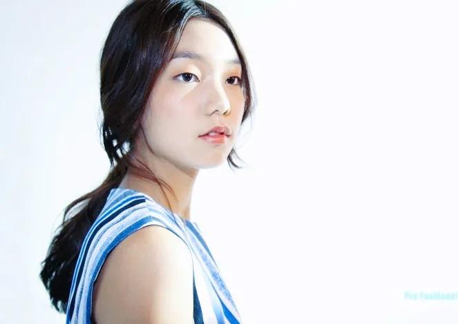 这个被嘲矮的超模火了！一脸硬伤，为啥还被Dior、Prada抢着宠？