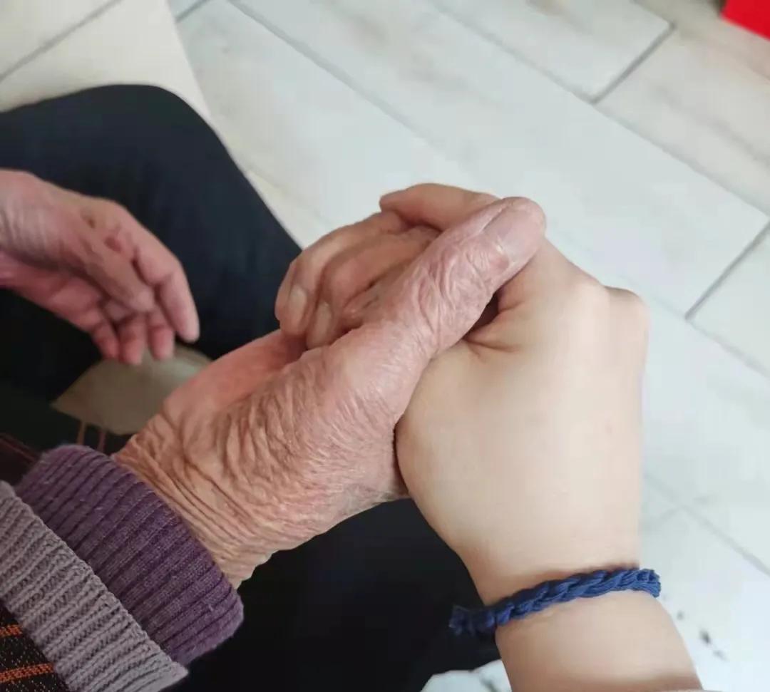 三下乡关爱老人活动简介,三下乡帮助老人心得