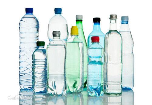 塑料水瓶重复使用有什么危害,塑料饮水瓶可以长期饮用热水吗