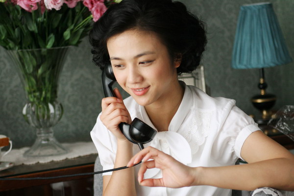 重看《色戒》,四个吸烟镜头,完美诠释出王佳芝的成长与挣扎